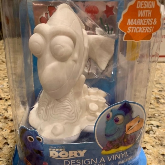 Disney Finding Dory Design a Dory Figure With Stickers and Markers - Picture 1 of 3